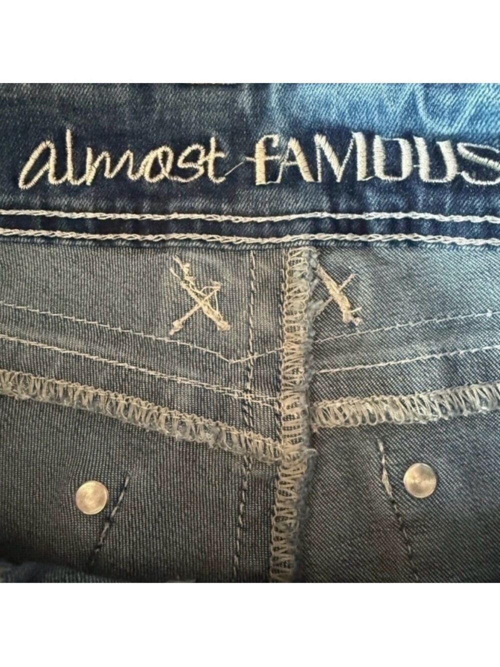 Almost Famous Low Rise Skinny Jeans Size 3 - Picture 6 of 10